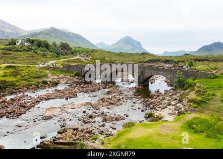 Vieux pont de Sligachan, Sligachan, île de Skye, Écosse, Royaume-Uni. Banque D'Images