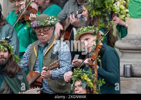 Les membres du groupe Whrly jouent de la musique folklorique traditionnelle lors des célébrations du matin de mai à Oxford Banque D'Images