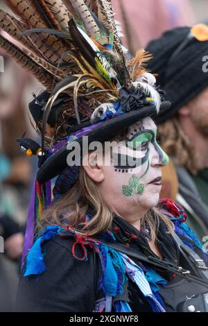 Les membres de l'Armaleggan Border Morris célèbrent avec musique et danse, les traditionnelles célébrations du 1er mai à Broad Street, Oxford Banque D'Images