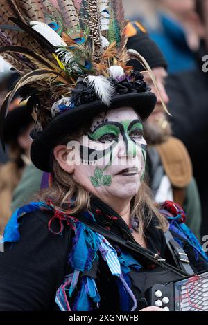 Les membres de l'Armaleggan Border Morris célèbrent avec musique et danse, les traditionnelles célébrations du 1er mai à Broad Street, Oxford Banque D'Images