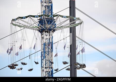 Duesseldorf, Allemagne. 10 juillet 2024. Promenades sur le terrain de la Foire du Rhin de Düsseldorf. La Foire du Rhin à Düsseldorf a lieu du 12 au 21 juillet. Crédit : Federico Gambarini/dpa/Alamy Live News Banque D'Images