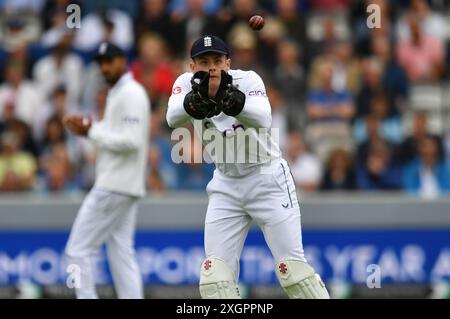 Londres, Angleterre. 10 juillet 2024. Jamie Smith garde le guichet pendant le premier jour du Rothesay First Men’s test entre l’Angleterre et les Antilles au Lord’s Cricket Ground. Kyle Andrews/Alamy Live News. Banque D'Images