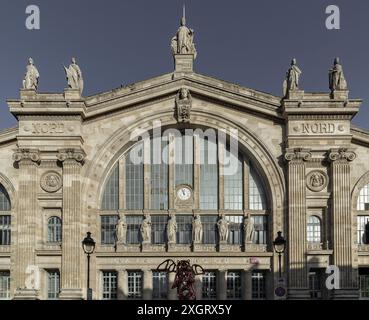 France, Paris - 05 janvier 2024 - architecture extérieure de la Gare du Nord. L'une des six gares ferroviaires de Paris, France. rai le plus occupé Banque D'Images