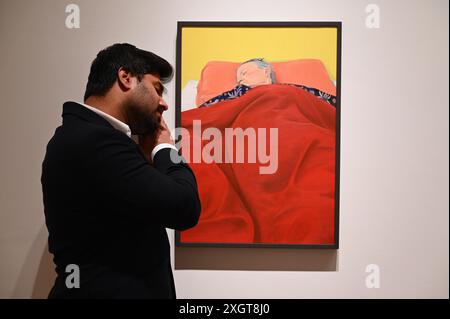 Antony Williams a annoncé comme gagnant du Herbert Smith Freehills Portrait Award 2024 le célèbre concours de peinture de la National Portrait Gallery revient pour sa quarante-deuxième année grâce au soutien du nouveau commanditaire principal, Herbert Smith Freehills. Rebecca Orcutt remporte le Young Artist Award pour son autoportrait Before It’s Ruined (or an Unalized Mean Side). L'exposition est gratuite du 11 juillet au 27 octobre 2024. Banque D'Images