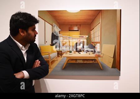 Antony Williams a annoncé comme gagnant du Herbert Smith Freehills Portrait Award 2024 le célèbre concours de peinture de la National Portrait Gallery revient pour sa quarante-deuxième année grâce au soutien du nouveau commanditaire principal, Herbert Smith Freehills. Rebecca Orcutt remporte le Young Artist Award pour son autoportrait Before It’s Ruined (or an Unalized Mean Side). L'exposition est gratuite du 11 juillet au 27 octobre 2024. Banque D'Images