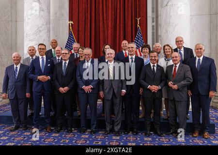 Washington, États-Unis d'Amérique. 10 juillet 2024. Un groupe bipartite de sénateurs américains pose pour une photo avec divers dirigeants des pays de l'OTAN, le premier ministre britannique Keir Starmer, le premier ministre suédois Ulf Kristersson, le président finlandais Alexander Stubb et le secrétaire général de l'OTAN Jens Stoltenberg à Washington DC le mercredi 10 juillet 2024. Crédit : Aaron Schwartz/CNP/Sipa USA crédit : Sipa USA/Alamy Live News Banque D'Images