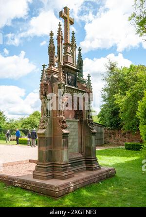 Monument marquant le lieu de sépulture du 4e comte de Rosslyn dans le parc de Rosslyn Chapel Midlothian Scotland Banque D'Images