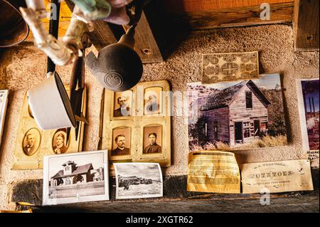 Vieilles photos de pionniers au Musée Turquoise de Cerrillos, Nouveau-Mexique, États-Unis Banque D'Images