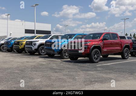 Pêcheurs - 7 juillet 2024 : présentation d'un pick-up intermédiaire Canyon de GMC dans un établissement concessionnaire. GMC offre le Canyon dans les modèles Elevation, AT4, Denali et AT4X. Banque D'Images