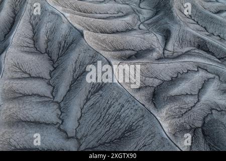 Prise de vue aérienne saisissante capturant les motifs complexes et les textures formés par les canyons altérés à Hanksville, Utah, mettant en valeur un lan naturel et abstrait Banque D'Images