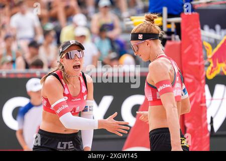 Vienne, Autriche. 10 juillet 2024. VIENNE, AUTRICHE - 10 JUILLET : Ronja Klinger et Dorina Klinger d'Autriche lors du A1 Beachvolleyball Vienne au Heumarkt le 10 juillet 2024 à Vienne, Autriche.240709 SEPA 01 006 - 20240710 PD5539 crédit : APA-PictureDesk/Alamy Live News Banque D'Images