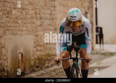 Fred Wright - Bahreïn victorieux - Tour de France 2024 - étape 7 - contre la montre crédit image : PelotonPix / Dave Dodge Photography Banque D'Images