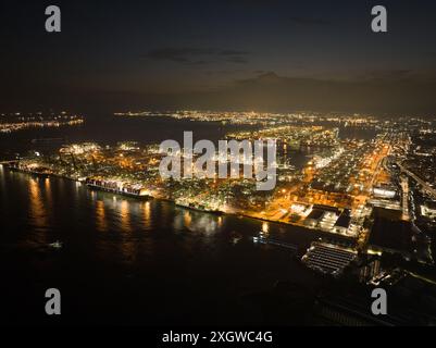 Singapour , terminal Pasir Panjang, Singapour, 6 juillet 2024 : terminal à conteneurs Pasir Panjang. Vue aérienne la nuit. Banque D'Images