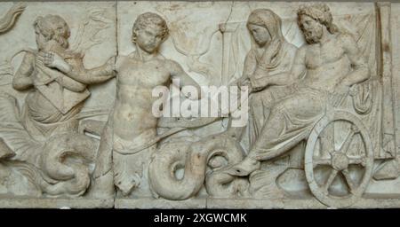 Thiasos de mer représentant le mariage de Poséidon et Amphitrite, de l'autel de Domitius Ahenobarbus dans le champ de mars, bas-relief, République romaine, IIe siècle av. J.-C. Banque D'Images