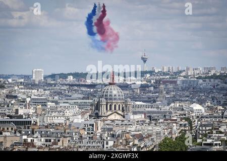 Paris, France. 10 juillet 2024. Les avions de guerre participent à la répétition finale du flypast du 14 juillet à Paris le 10 juillet 2024. Photo de Firas Abdullah/ABACAPRESS. COM Credit : Abaca Press/Alamy Live News Banque D'Images