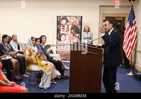 Javaid Rehman, rapporteur spécial des Nations Unies, prononce un discours centré sur les crimes contre l'humanité et le crime de génocide de l'Iran, y compris le massacre en 1988 de milliers de prisonniers politiques et idéologiques affiliés au principal groupe d'opposition iranien, l'Organisation des moudjahidines du peuple iranien (OMPI ou MEK). Javaid Rehman, Rapporteur spécial des Nations Unies sur la situation des droits de l'homme en République islamique d'Iran, présente un rapport historique sur les atrocités commises par l'Iran lors d'une réunion d'information du Congrès à Washington DC. (Photo de Siavosh Hosseini/SOPA images/Sipa USA) Banque D'Images