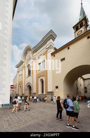 Salzbourg, Autriche. 30 juin 2024. Vue extérieure de l'église franciscaine dans le centre-ville Banque D'Images