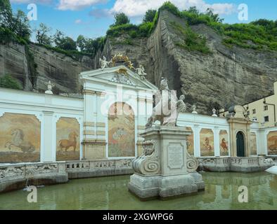 Salzbourg, Autriche. 30 juin 2024. Vue panoramique sur la fosse du cheval (fosse Hofmarstall) dans le centre-ville Banque D'Images