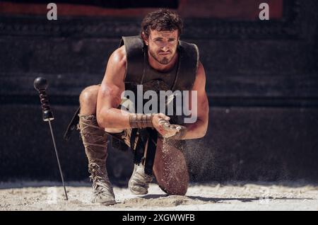 DATE DE SORTIE : 22 novembre 2024. TITRE : Gladiator II. STUDIO : Paramount Pictures. RÉALISATEUR : Ridley Scott. INTRIGUE : après que sa maison a été conquise par les empereurs tyranniques qui dirigent maintenant Rome, Lucius est forcé d'entrer dans le Colisée et doit regarder son passé pour trouver la force de rendre la gloire de Rome à son peuple. EN VEDETTE : PAUL MESCAL dans le rôle de Lucius. (Crédit image : © Paramount Pictures/Entertainment Pictures/ZUMAPRESS.com) USAGE ÉDITORIAL UNIQUEMENT ! Non destiné à UN USAGE commercial ! Banque D'Images