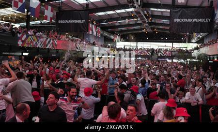 Wembley, Londres, Royaume-Uni, 10/07/2024, Euro 2024 Angleterre demi-finale supporter UK Boxpark Wembley - Londres (réaction du supporter)crédit : LounisPhotography/Alamy Live News Banque D'Images