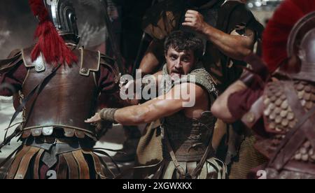 DATE DE SORTIE : 22 novembre 2024. TITRE : Gladiator II. STUDIO : Paramount Pictures. RÉALISATEUR : Ridley Scott. INTRIGUE : après que sa maison a été conquise par les empereurs tyranniques qui dirigent maintenant Rome, Lucius est forcé d'entrer dans le Colisée et doit regarder son passé pour trouver la force de rendre la gloire de Rome à son peuple. EN VEDETTE : PAUL MESCAL dans le rôle de Lucius. (Crédit image : © Paramount Pictures/Entertainment Pictures/ZUMAPRESS.com) USAGE ÉDITORIAL UNIQUEMENT ! Non destiné à UN USAGE commercial ! Banque D'Images