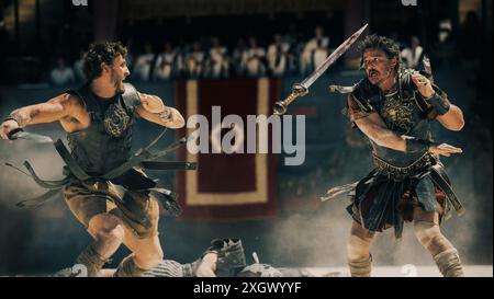 DATE DE SORTIE : 22 novembre 2024. TITRE : Gladiator II. STUDIO : Paramount Pictures. RÉALISATEUR : Ridley Scott. INTRIGUE : après que sa maison a été conquise par les empereurs tyranniques qui dirigent maintenant Rome, Lucius est forcé d'entrer dans le Colisée et doit regarder son passé pour trouver la force de rendre la gloire de Rome à son peuple. EN VEDETTE : PAUL MESCAL dans le rôle de Lucius, PEDRO PASCAL dans le rôle de Marcus Acacius. (Crédit image : © Paramount Pictures/Entertainment Pictures/ZUMAPRESS.com) USAGE ÉDITORIAL UNIQUEMENT ! Non destiné à UN USAGE commercial ! Banque D'Images