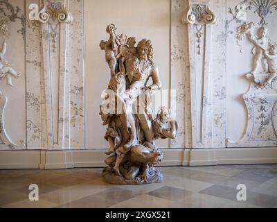 L'intérieur baroque du Schloss Hof en Autriche est décoré d'ornements et de sculptures Banque D'Images