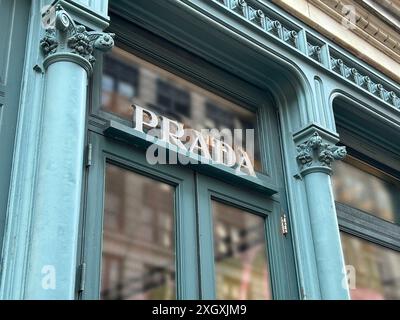 Magasin Prada, extérieur du bâtiment, New York City, New York, États-Unis Banque D'Images
