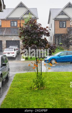 Russell, Ontario, Canada. 10 juillet 2024. L'ouragan Beryl pénètre dans l'est de l'Ontario avec Torential Rain Fall inondant les rues. Crédit : Tim Bolton-Gowling / Alamy Live News Banque D'Images