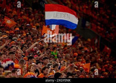 Dortmund. 10 juillet 2024. Les fans des pays-Bas sont vus lors du match de demi-finale de l'UEFA Euro 2024 entre l'Angleterre et les pays-Bas à Dortmund, en Allemagne, le 10 juillet 2024. Crédit : Meng Dingbo/Xinhua/Alamy Live News Banque D'Images