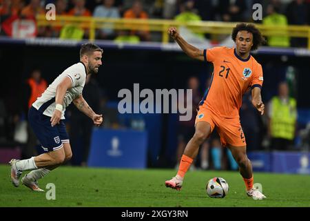 Joshua Zirkzee (pays-Bas)Luke Shaw (Angleterre) lors du match UEFA Euro Allemagne 2024 opposant les pays-Bas 1-2 Angleterre au BVB Stadion Dortmund le 10 juillet 2024 à Dortmund, Allemagne. Crédit : Maurizio Borsari/AFLO/Alamy Live News Banque D'Images