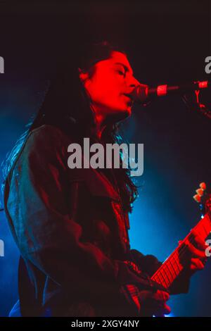 Août 1994 : Mary Lorson, auteure-compositrice, chanteuse et guitariste du groupe de rock alternatif Madder Rose basé à New York, se produit au Reading Festival en Angleterre. Le groupe joue au Melody Maker Stage le samedi 27 août 1994. Madder Rose a cessé d'enregistrer et de tourner en 1999 mais s'est reformé en 2015 et est toujours actif. Banque D'Images