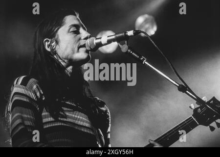 Août 1994 : Mary Lorson, auteure-compositrice, chanteuse et guitariste du groupe de rock alternatif Madder Rose basé à New York, se produit au Reading Festival en Angleterre. Le groupe joue au Melody Maker Stage le samedi 27 août 1994. Madder Rose a cessé d'enregistrer et de tourner en 1999 mais s'est reformé en 2015 et est toujours actif. Banque D'Images