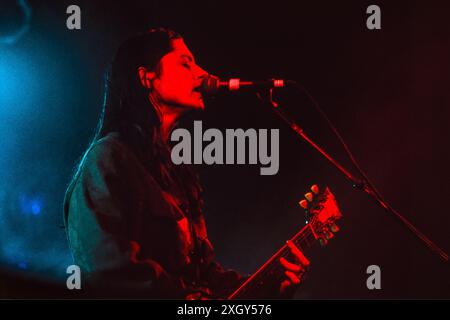 Août 1994 : Mary Lorson, auteure-compositrice, chanteuse et guitariste du groupe de rock alternatif Madder Rose basé à New York, se produit au Reading Festival en Angleterre. Le groupe joue au Melody Maker Stage le samedi 27 août 1994. Madder Rose a cessé d'enregistrer et de tourner en 1999 mais s'est reformé en 2015 et est toujours actif. Banque D'Images