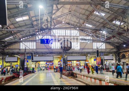 Chhatrapati Shivaji Terminus ou Victoria Terminus est une gare ferroviaire et un site classé au patrimoine de l'UNESCO à Bombay Banque D'Images