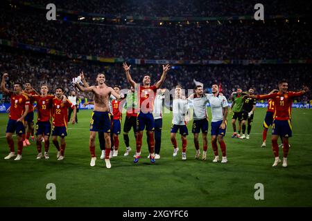 Munich, Allemagne. 9 juillet 2024. Les joueurs espagnols célèbrent la fin du match de demi-finale de l'UEFA EURO 2024 entre l'Espagne et la France. Crédit : Nicolò Campo/Alamy Live News Banque D'Images