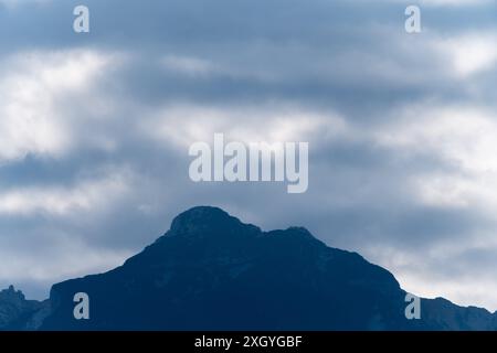 Montagnes du lac de Garde (lac de Garde) côté est vu de Gardola, Tignale, Province de Brescia, Lombardie, Italie © Wojciech Strozyk / Alamy Stock photo Banque D'Images