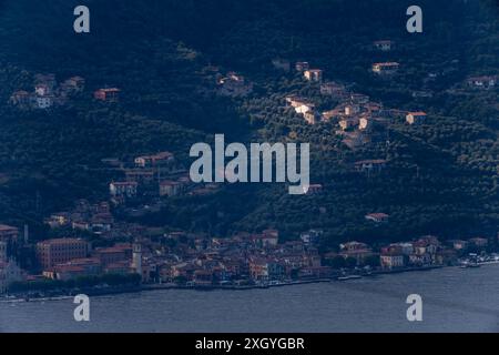 Lago di Garda (Lac de Garde) côté est, Province de Vérone, Vénétie, vu de Gardola, Tignale, province de Brescia, Lombardie, Italie © Wojciech Strozyk Banque D'Images