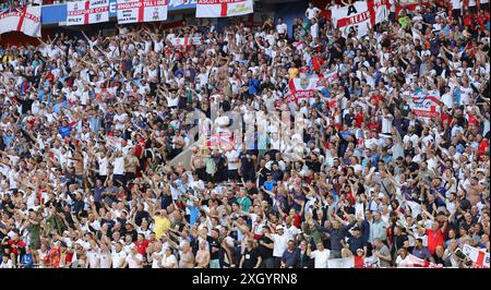 Dusseldorf, Deutschland. 06 juillet 2024. firo : 06.07.2024, Football, Football : UEFA EURO 2024, EM, Championnat d'Europe 2024, quarts de finale, finale 1/4, M48, match 48, ENG, Angleterre - sui, Suisse Jubilation fans Angleterre crédit : dpa/Alamy Live News Banque D'Images