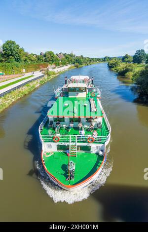 river Weser, Old Town Höxter, navire à passagers Höxter Teutoburger Wald Nordrhein-Westfalen, Rhénanie du Nord Allemagne Banque D'Images