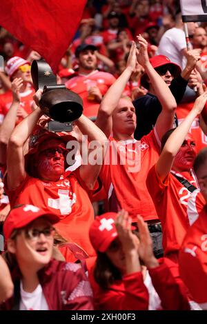 Dusseldorf, Allemagne. 10 juillet 2024. Fans suisses lors d'un match de quart de finale entre l'Angleterre et la Suisse au tournoi de football Euro 2024 à Dusseldorf - esprit Arena, Allemagne - vendredi 5 juillet 2024. Sport - Soccer . (Photo de Fabio Ferrari/LaPresse) crédit : LaPresse/Alamy Live News Banque D'Images