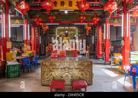 Intérieur d'un sanctuaire chinois, Bangkok, Thaïlande. Banque D'Images