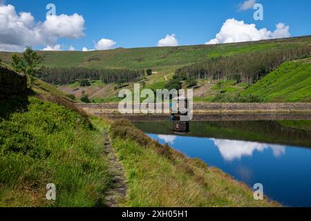 Réservoir Greenfield dans les collines autour de Saddleworth Moor dans le Grand Manchester, Angleterre. Banque D'Images