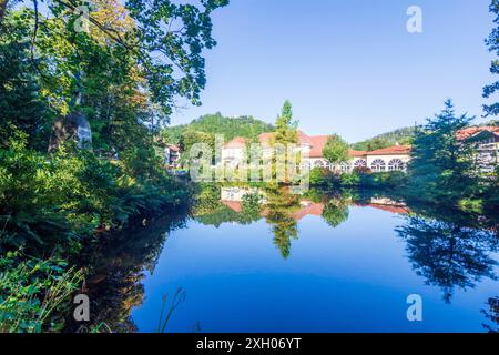 park Kurpark, Kurhaus, étang Bad Lauterberg im Harz Harz Niedersachsen, basse-Saxe Allemagne Banque D'Images