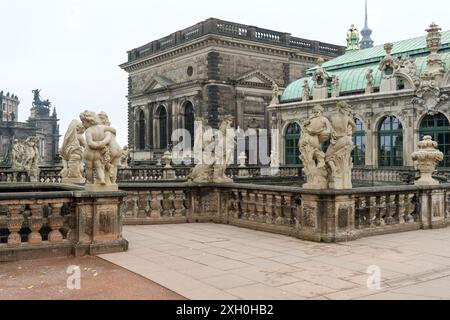 Vue détaillée du bain de nymphe du Zwinger à Dresde, Saxe, Allemagne Banque D'Images