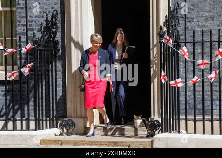 Londres, Royaume-Uni. 11 juillet 2024. La ministre de l'intérieur, Yvette Cooper, quitte le numéro 10 Downing Street. Elle passe Larry le chat à la porte. Crédit : Karl Black/Alamy Live News Banque D'Images