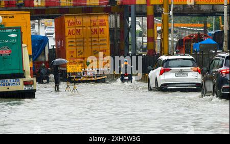Mumbai, Inde. 11 juillet 2024. MUMBAI, INDE - 9 JUILLET : engorgement du marché de Gandhi à Matunga à Mumbai en raison de fortes pluies, 300mm de pluie pendant la nuit dans la ville, le 9 juillet 2024 à Mumbai, Inde. (Photo de Raju Shinde/Hindustan Times/Sipa USA ) crédit : Sipa USA/Alamy Live News Banque D'Images