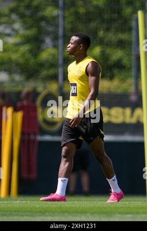 Dortmund, Allemagne. 11 juillet 2024. Football : Bundesliga, première séance d'entraînement ouverte aux médias Borussia Dortmund. Youssoufa Moukoko. Crédit : Bernd Thissen/dpa/Alamy Live News Banque D'Images