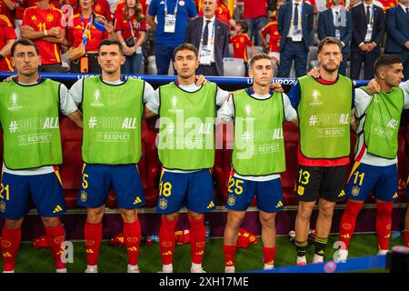 Munich, Allemagne. 09 juillet 2024. Mikel Oyarzabal (21 ans), Dani Vivian (5 ans), Martin Zubimendi (18 ans), Fermin Lopez (25 ans), Alejandro Remiro (13 ans) et Ferran Torres (11 ans), d'Espagne, vus lors de la demi-finale de l'Euro 2024 de l'UEFA entre l'Espagne et la France à l'Allianz Arena de Munich. Banque D'Images