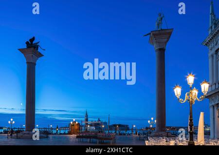 Colonnes sur la place Saint-Marc à Venise tôt le matin Banque D'Images